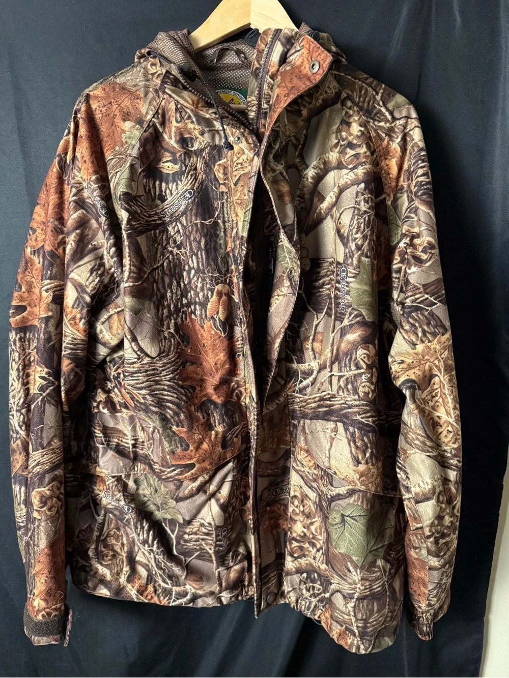 Cabela’s Men’s Large Gore-Tex Hunting Jacket Seclusion 3D Camoflauge Hunting.